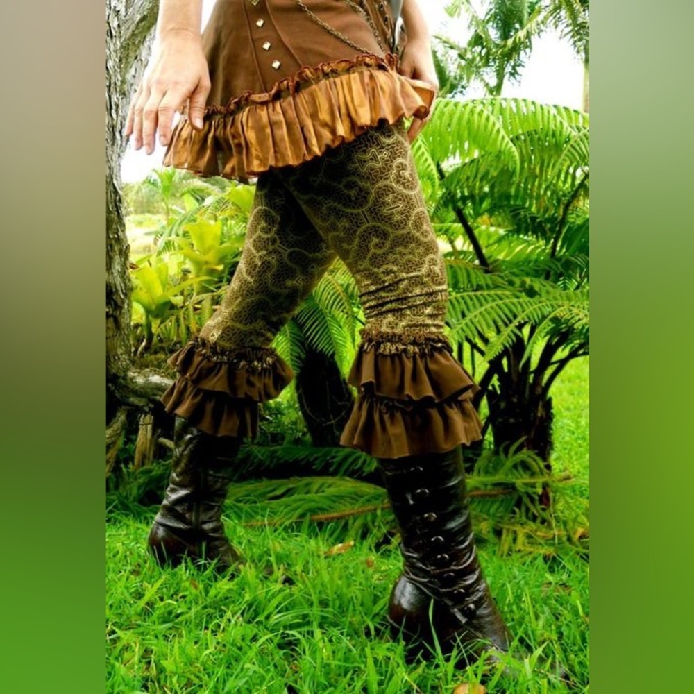 Brown and Gold Onanya Shipibo Ruffle Capri Pants Size Small
